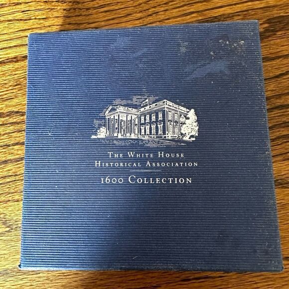 White House Heritage Association Other - 3d White House 1600 Heritage Gift Shop Collectible glass lagoon Candy Dish